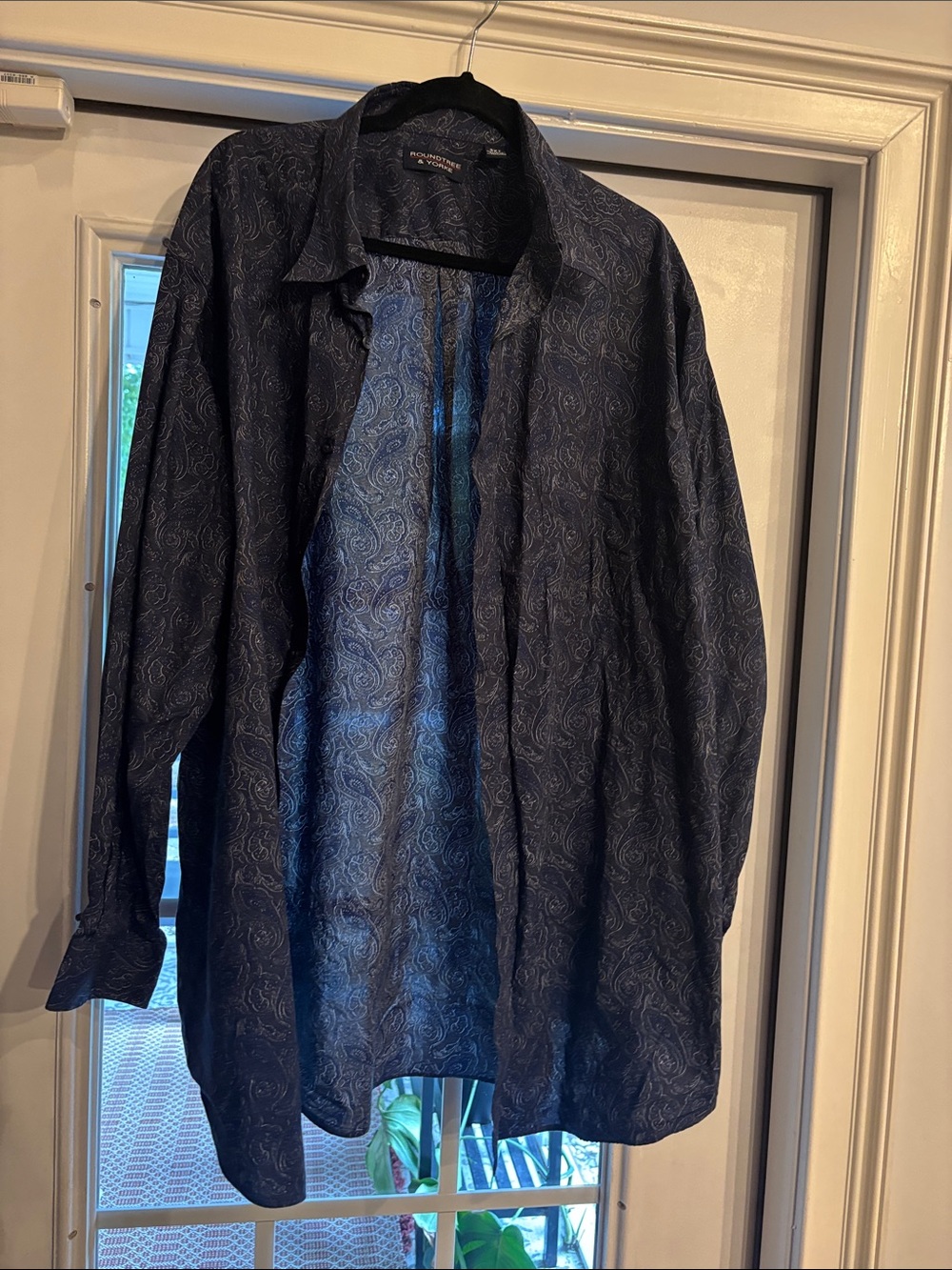 Roundtree & Yorke Men's Navy Paisley Button-Down Shirt